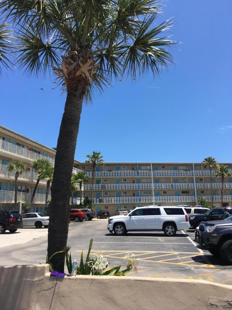 デイトナ・ビーチOcean Breeze - Direct Ocean Front-Pool Is Openアパートメント エクステリア 写真