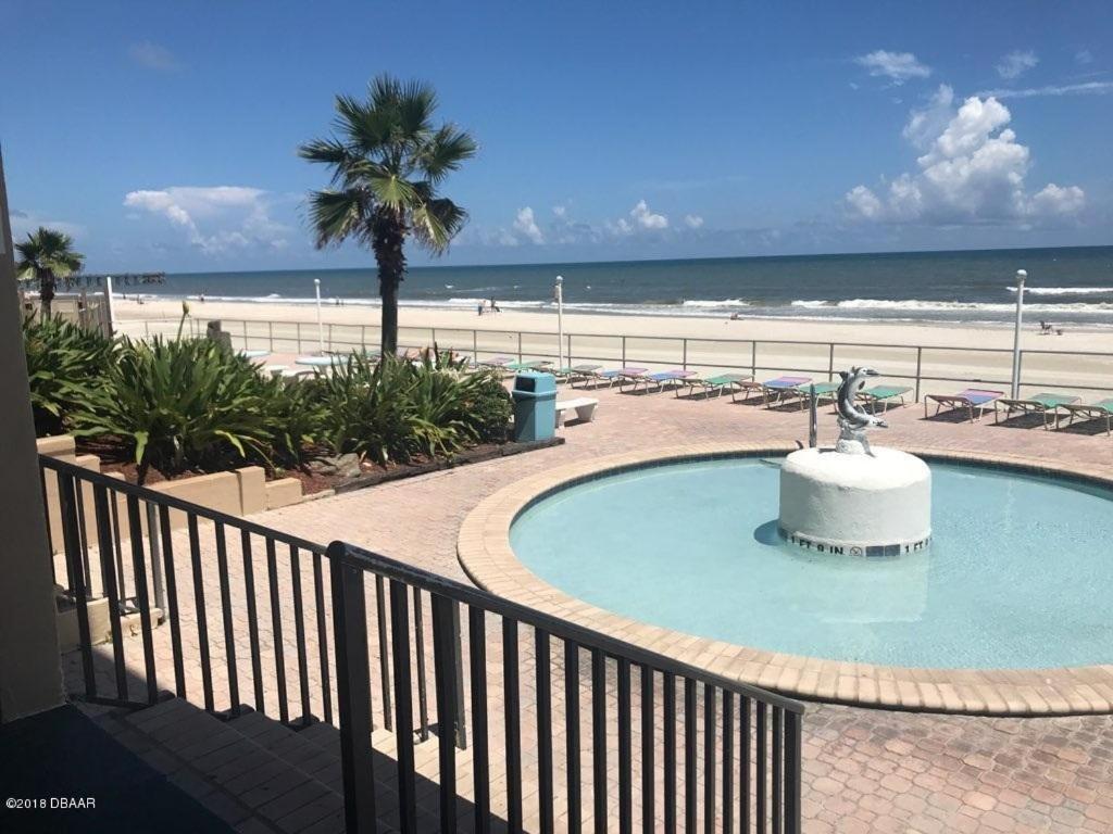 デイトナ・ビーチOcean Breeze - Direct Ocean Front-Pool Is Openアパートメント エクステリア 写真