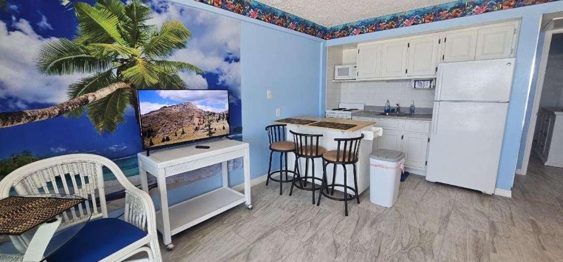 デイトナ・ビーチOcean Breeze - Direct Ocean Front-Pool Is Openアパートメント エクステリア 写真