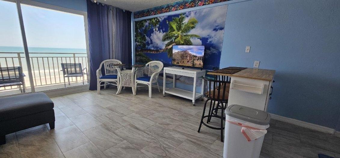 デイトナ・ビーチOcean Breeze - Direct Ocean Front-Pool Is Openアパートメント エクステリア 写真