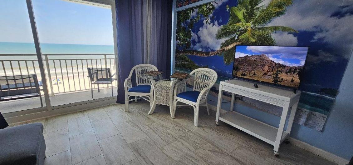 デイトナ・ビーチOcean Breeze - Direct Ocean Front-Pool Is Openアパートメント エクステリア 写真