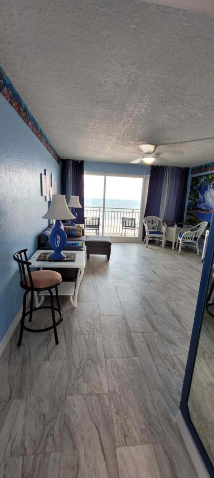 デイトナ・ビーチOcean Breeze - Direct Ocean Front-Pool Is Openアパートメント エクステリア 写真