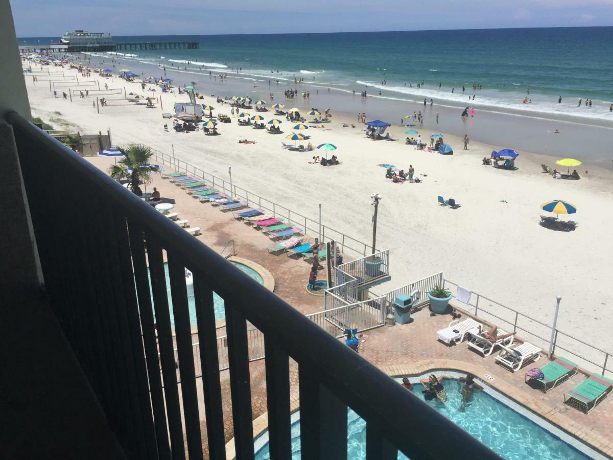 デイトナ・ビーチOcean Breeze - Direct Ocean Front-Pool Is Openアパートメント エクステリア 写真